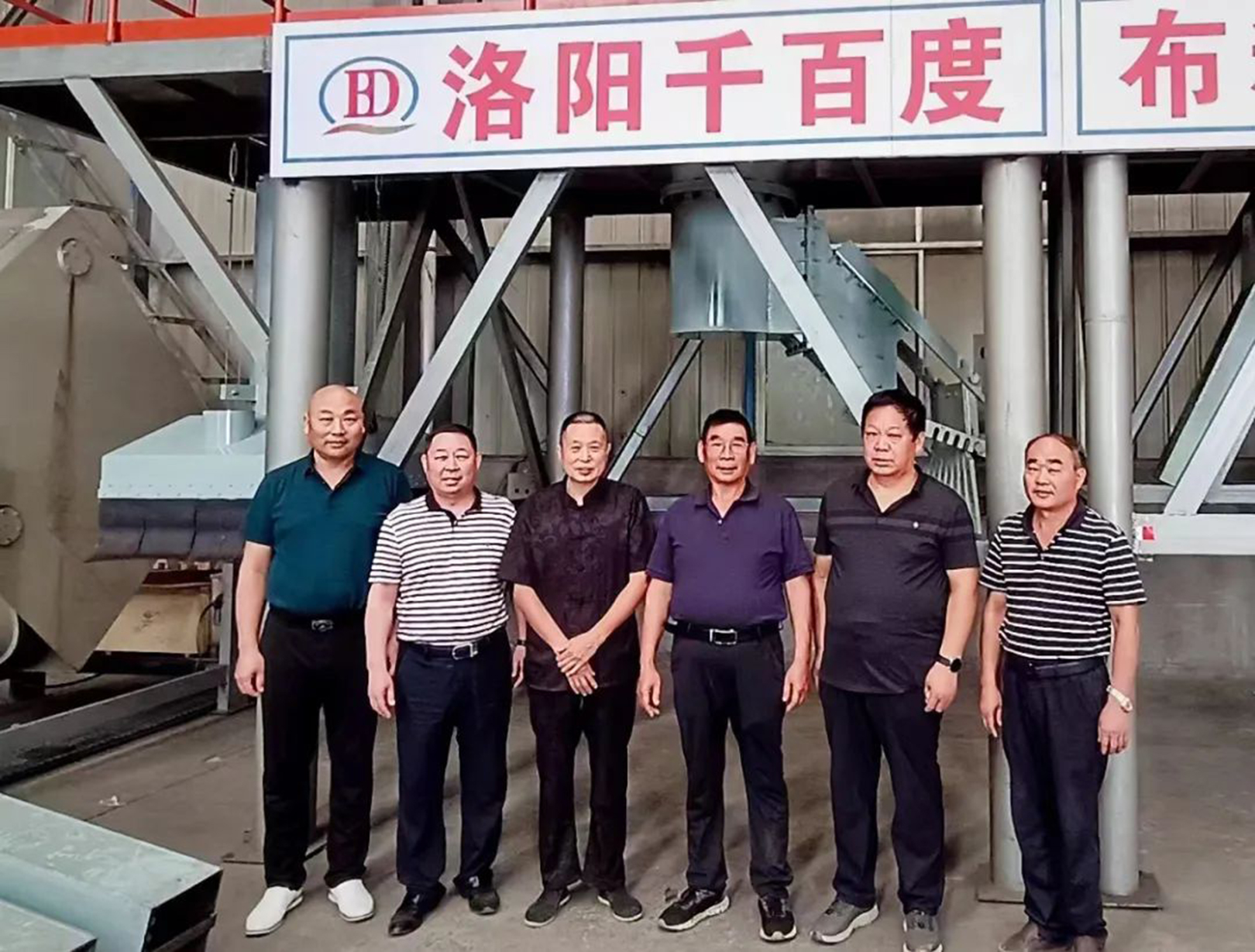 聽(tīng)需求解難題 凝合力謀發(fā)展 鈣粉中心“專家智庫(kù)”委員會(huì)走進(jìn)洛陽(yáng)千百度窯爐